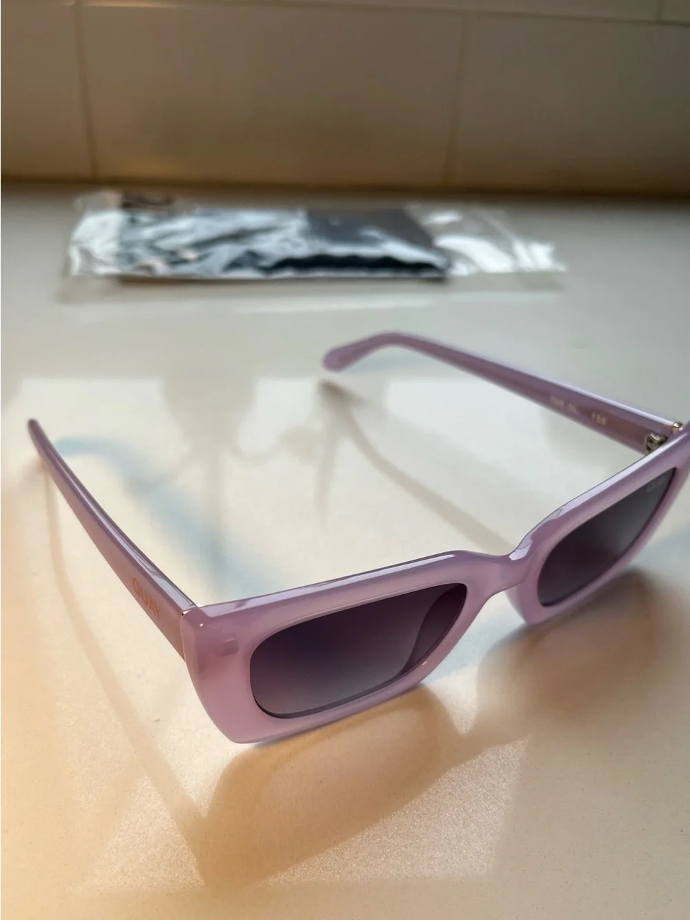 QUAY The DL sunglasses -  Pastel Purple Lilac frame / smoke lens - NWT